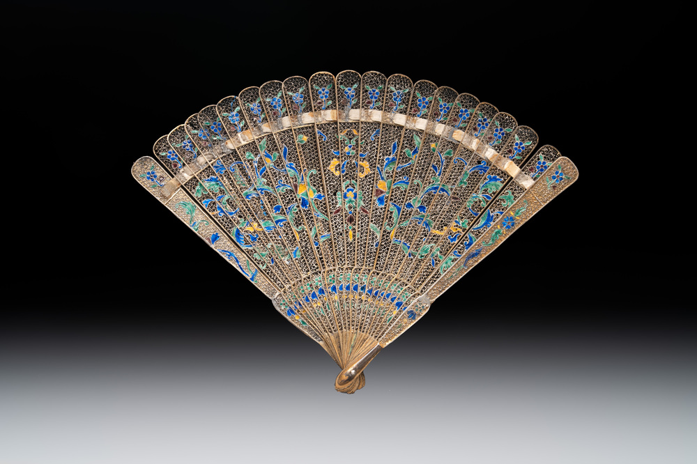 A Chinese gilt silver and enamelled fan with floral design, 19/20th C.