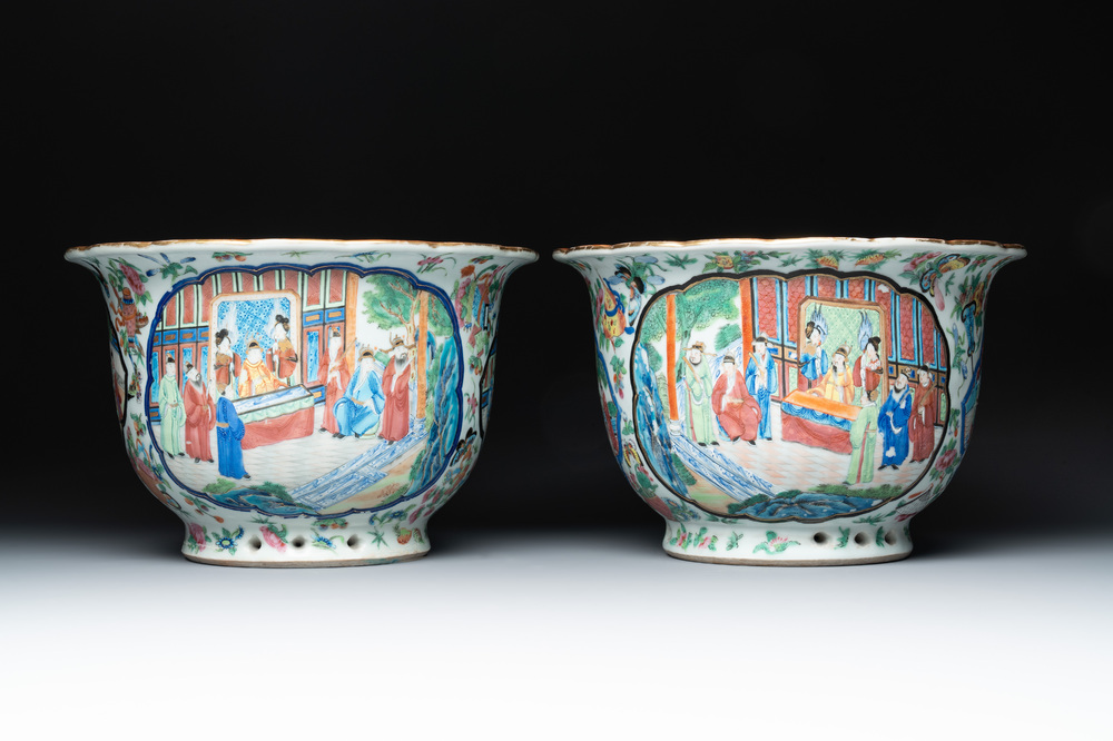 A pair of Chinese Canton famille rose jardini&egrave;res with narrative design, 19th C.