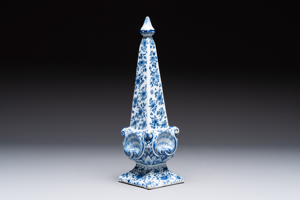A blue and white Dutch Delft obelisk, late 17th C.