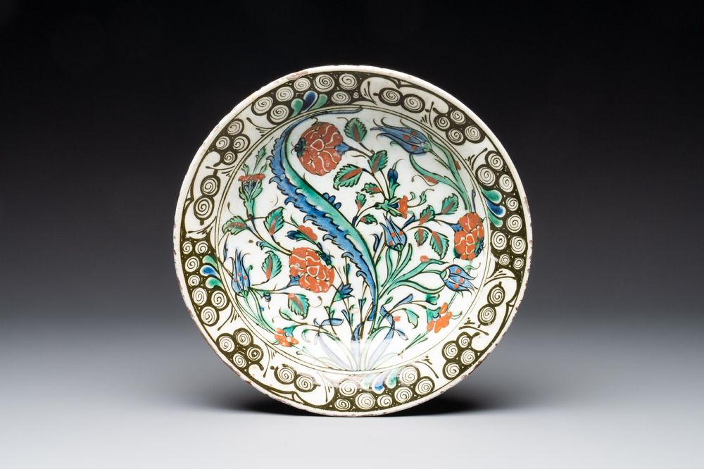 A polychrome Iznik pottery 'saz leaf' dish, Turkey, late 16th C.