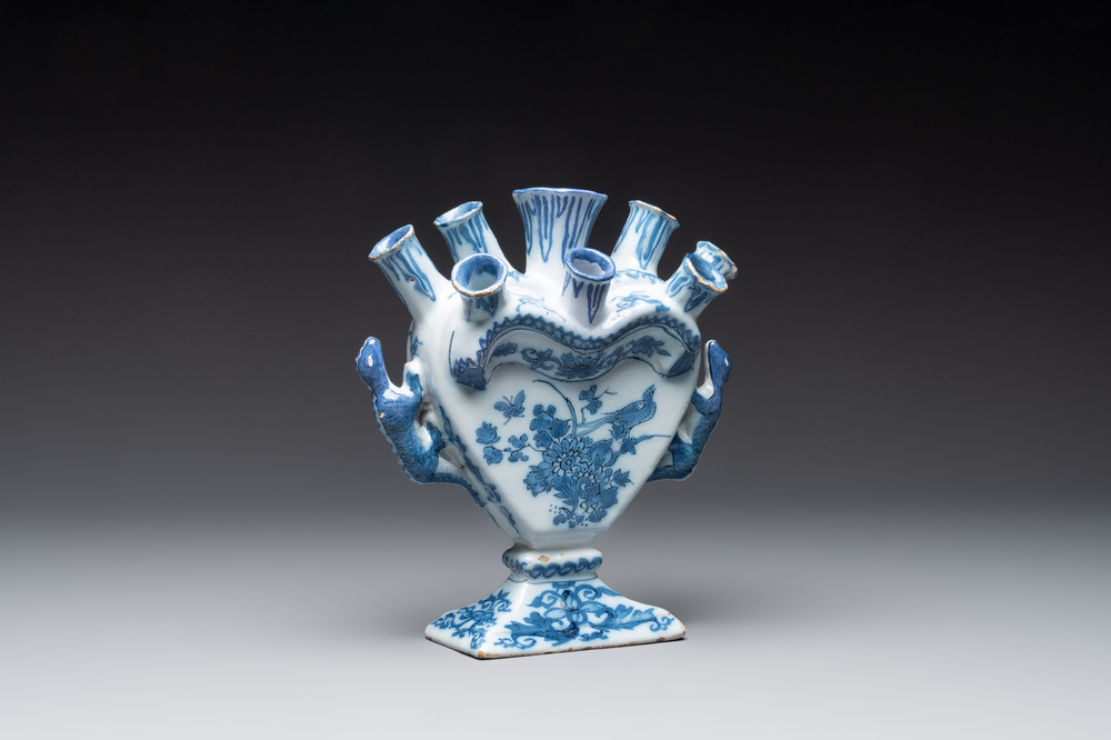 A blue and white Dutch Delft heart-shaped tulip vase, late 17th C.