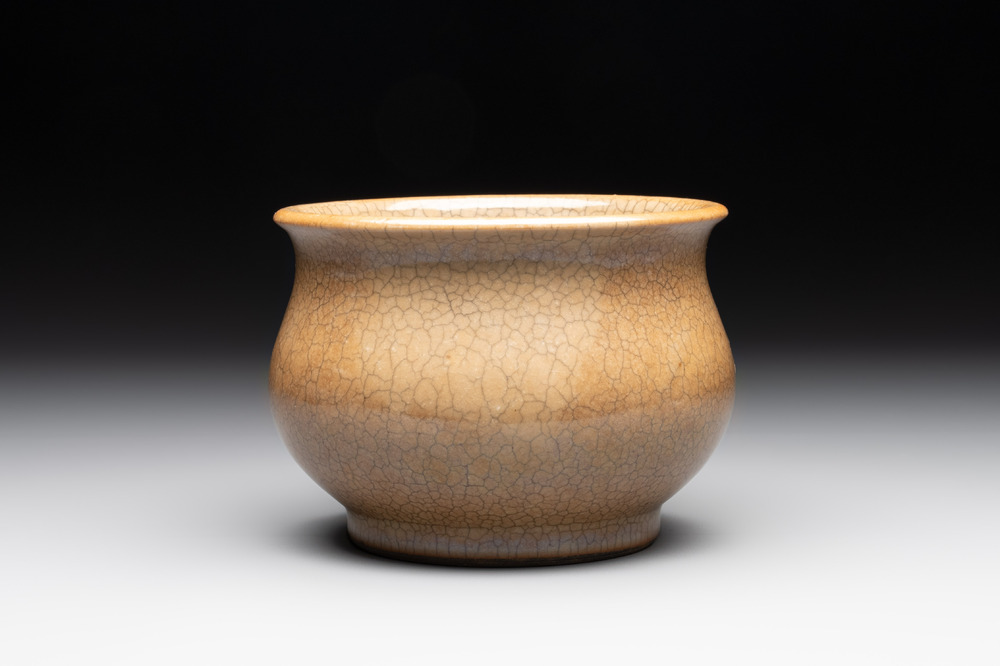 A Chinese ge-type censer, 18th C.