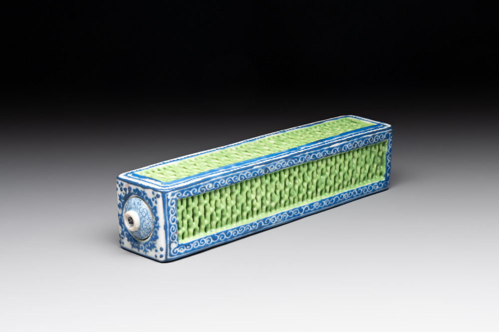 A Chinese blue- and green-enamelled reticulated incense stick holder, 19th C.