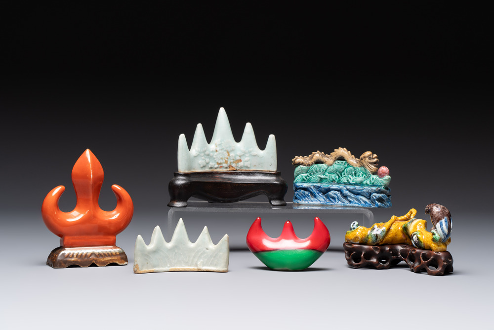 Six Chinese porcelain and glass brush rests, 19/20th C.