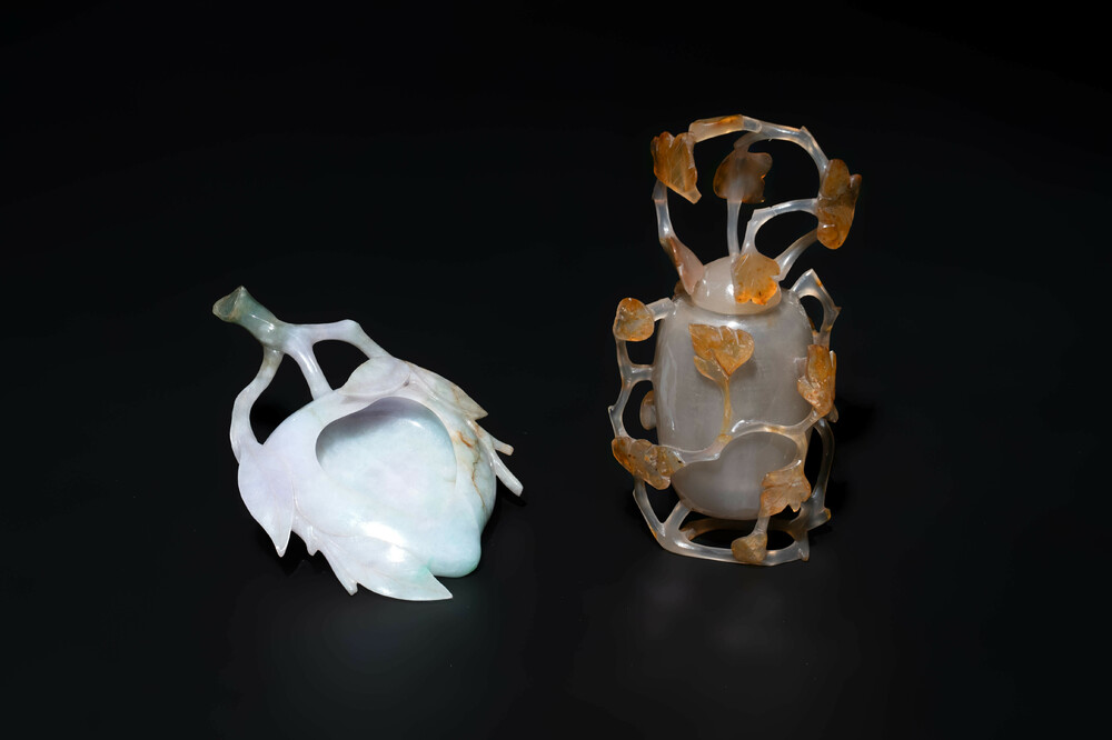 A Chinese jadeite brush washer in the form of a peach and an agate covered jar, 19th C.
