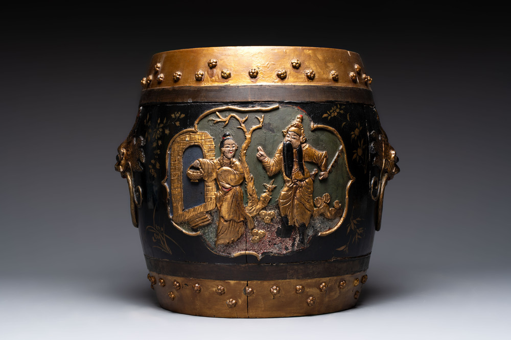 A Chinese gilt-lacquered drum-shaped stool, 19th C.