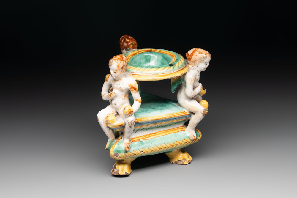 An Italian maiolica triangular salt with winged cherubs, Deruta, 17th C.