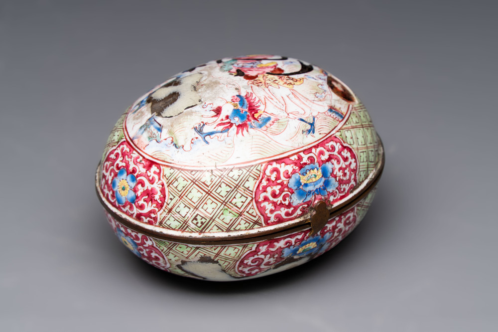 A Chinese Canton enamel 'Long Mu and dragon' oval cosmetic box, 18th C.