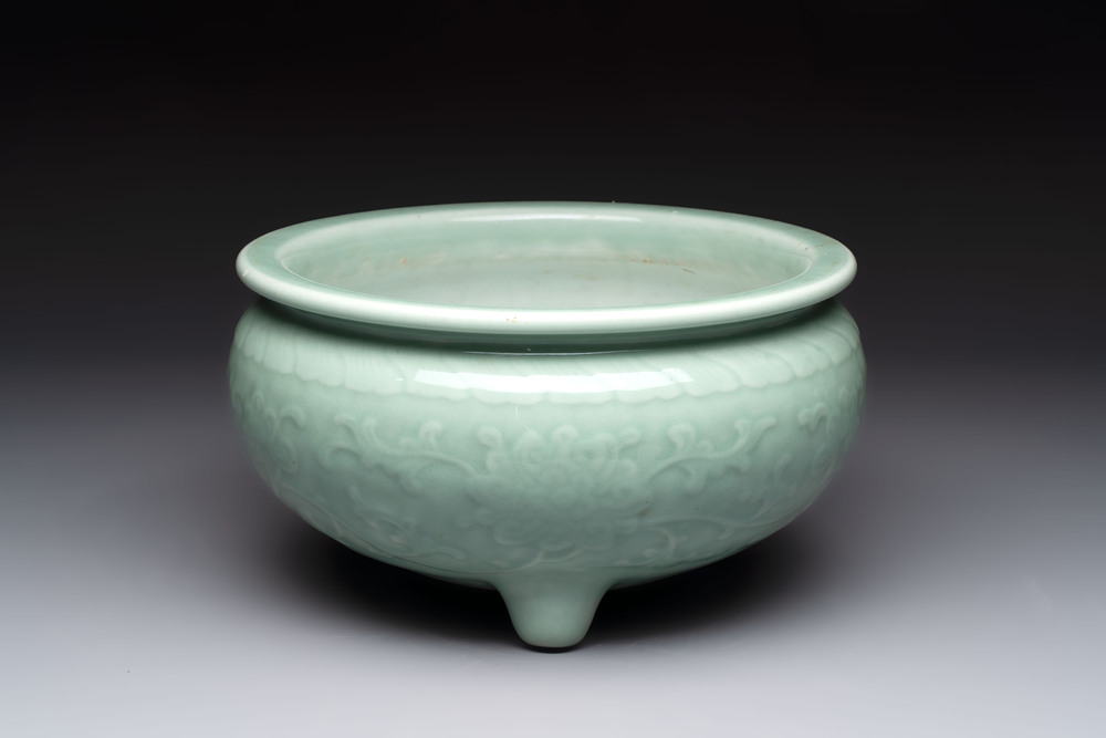 A Chinese celadon-glazed tripod censer with floral anhua design, 18/19th C.