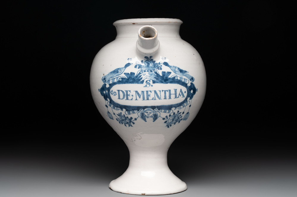 A blue and white Dutch Delft wet drug or syrup jar inscribed 'S. DE MENTHA', early 18th C.