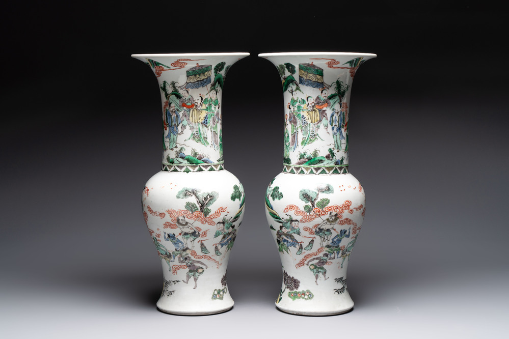 A pair of Chinese famille verte 'yenyen' 'Zhong Kui 鐘馗' vases, 19th C.