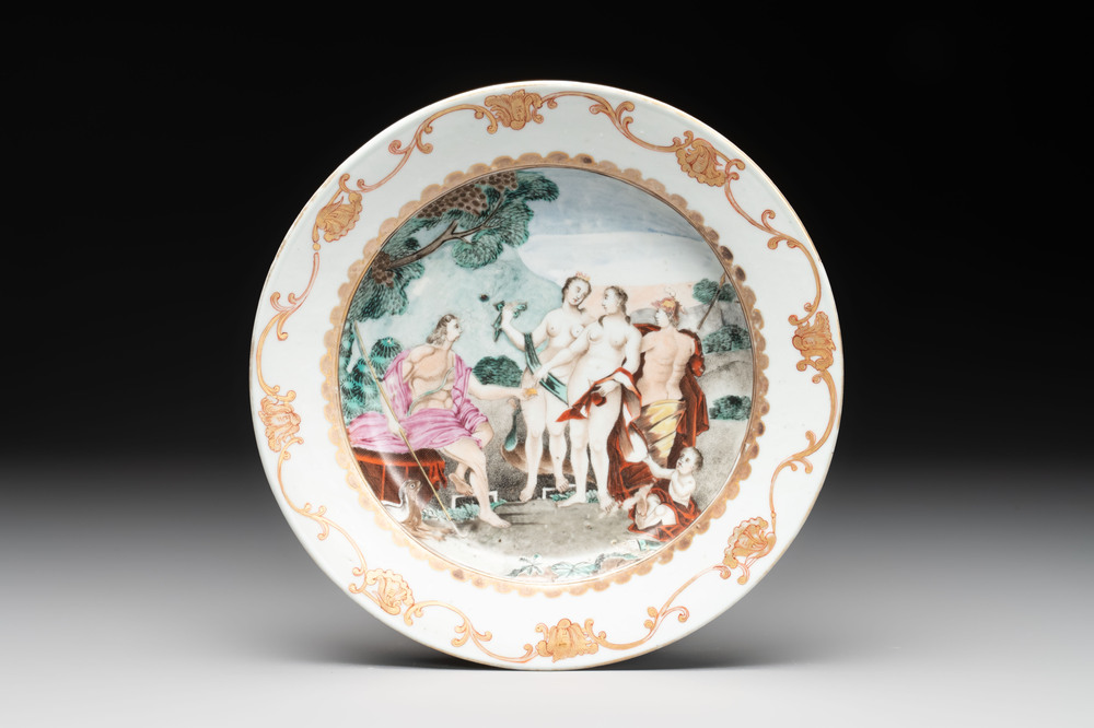 A fine Chinese famille rose 'The judgement of Paris' plate, Qianlong