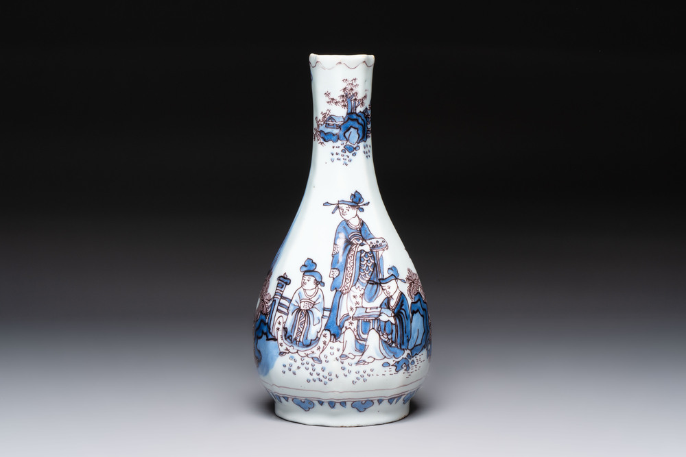 A blue, white and manganese Dutch Delft octagonal chinoiserie bottle vase, 17th C.