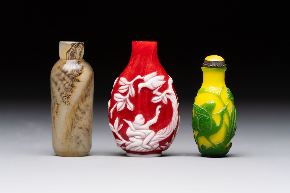 Three Chinese glass snuff bottles, 19/20th C.