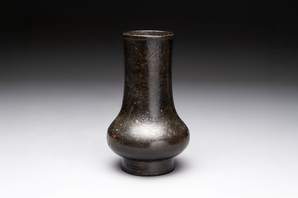 A Chinese bronze vase, 'zhi 觯', Song/Yuan