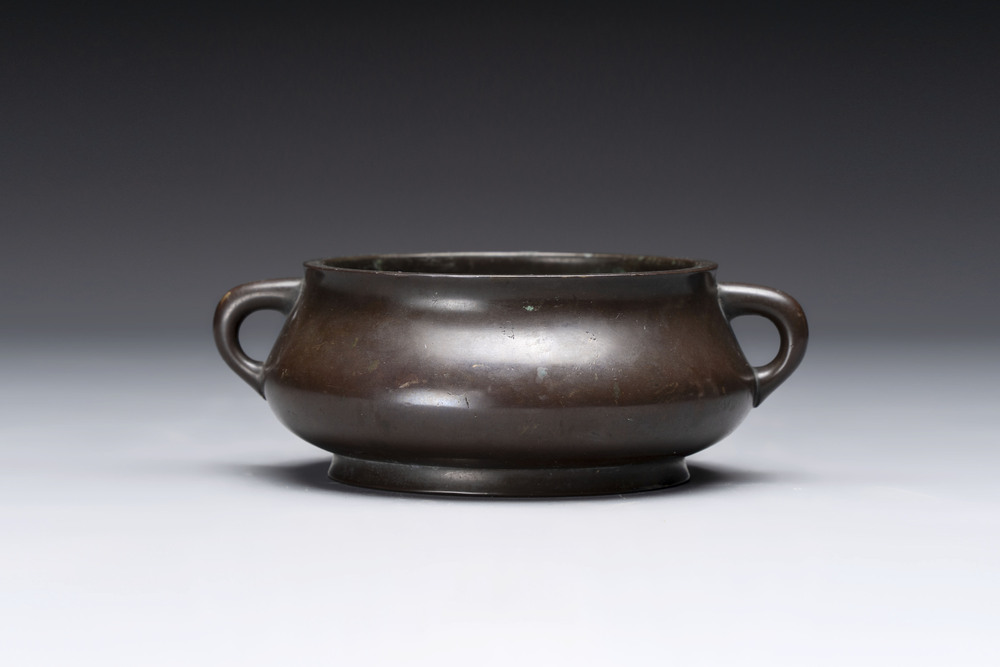 A fine Chinese bronze censer, Yu Tang Jing Wan 玉堂精玩 mark, 17/18th C.