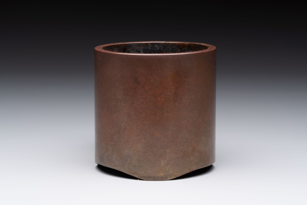 A Chinese bronze cylindric tripod censer, Guiyou 癸酉 mark, 17/18th C.