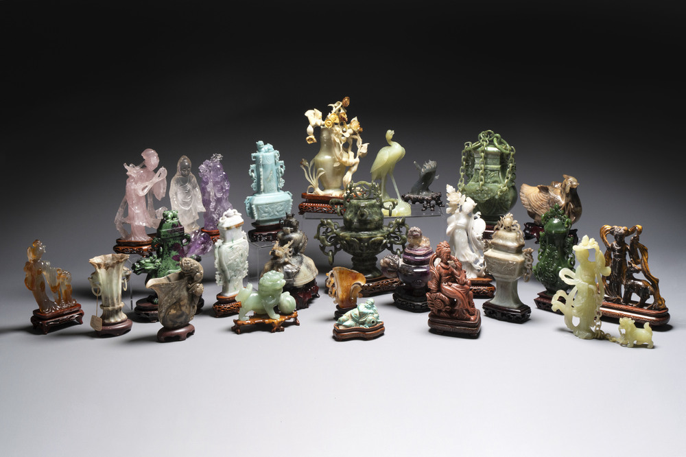 A collection of 26 Chinese jadeite, rock crystal, turquoise, agate and other hardstone carvings, 19/20th C.