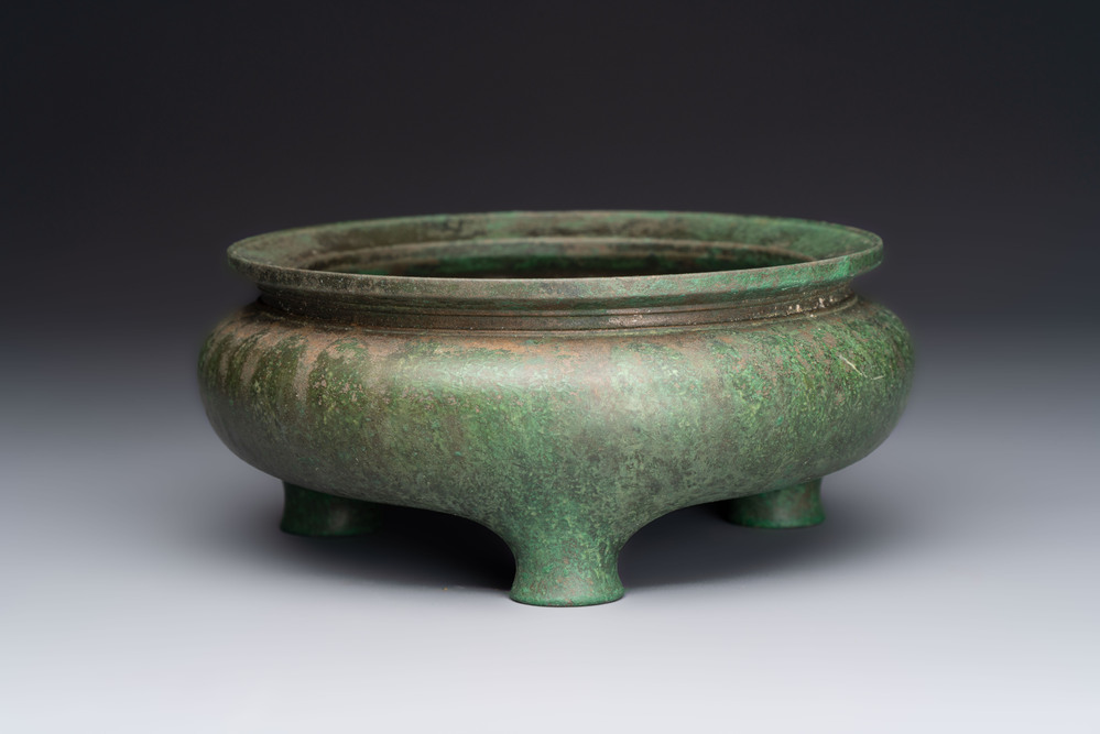 A Chinese bronze tripod censer, Nei Tan Jiao She 内坛郊社 and Qing Qian Gong 清乾宫 mark, 18/19th C.
