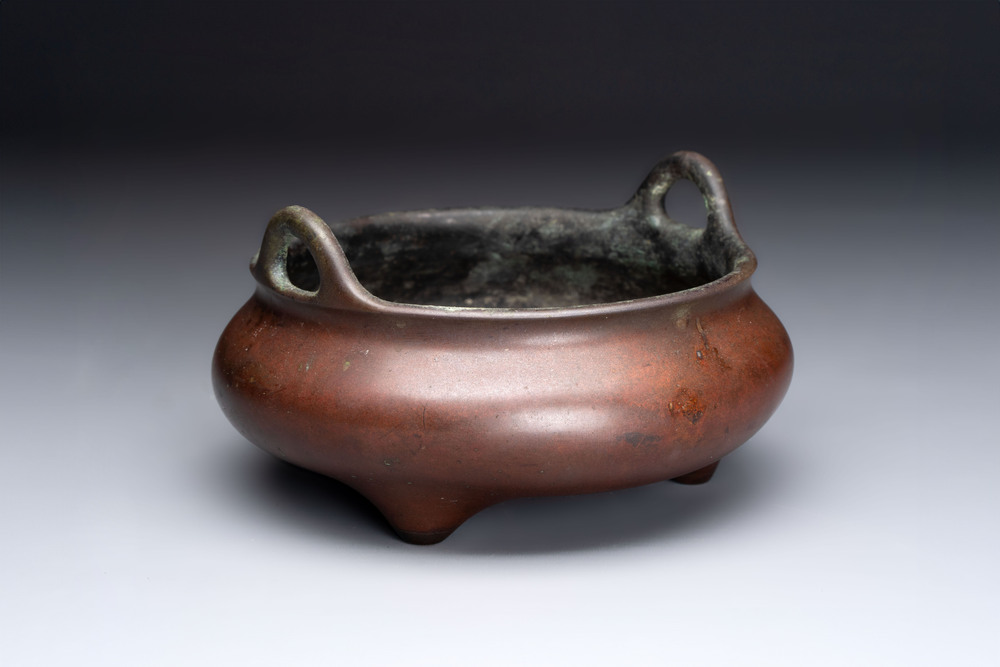 A Chinese bronze tripod censer, Xuande mark, 17/18th C.