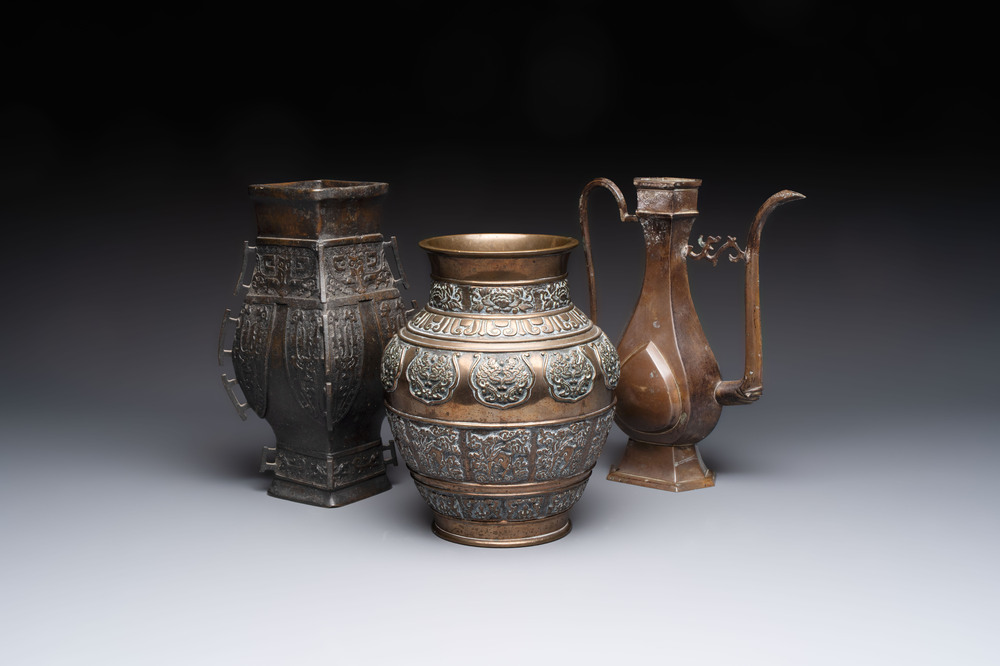 A Chinese bronze vase and ewer, and a Japanese vase, 18/19th C.