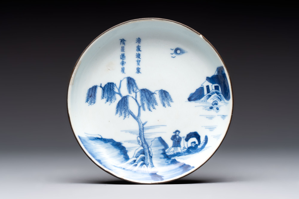A Chinese 'Bleu de Hue' plate for the Vietnamese market, chơi ngọc 玩玉 mark, 19th C.