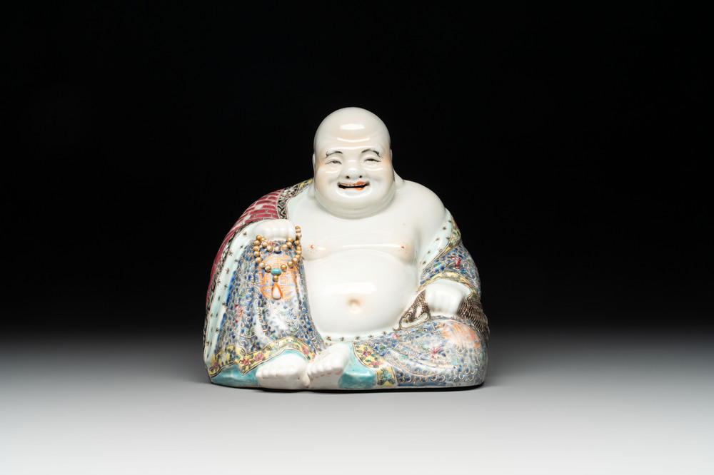 A Chinese famille rose Milefo Buddha, Xue Changsen 薛長森 mark, 20th C.