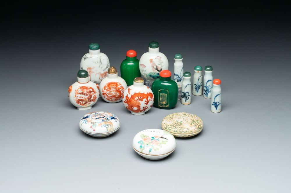A diverse group of 12 Chinese snuff bottles and three covered seal paste boxes, Qianlong and Daoguang marks, 19th C.