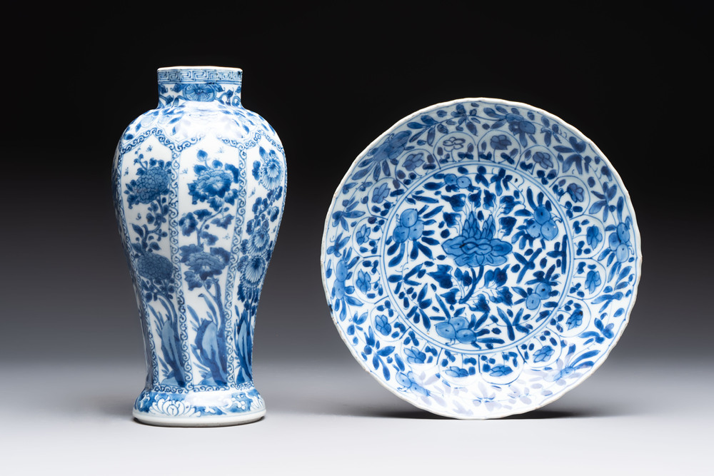 A Chinese blue and white octagonal vase and a plate with floral design, Kangxi