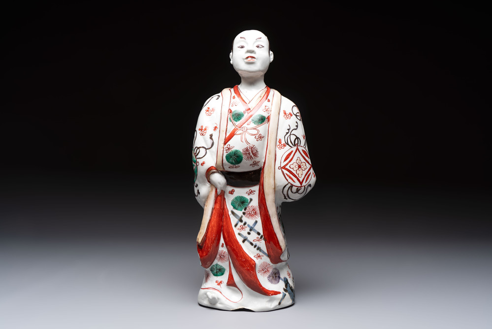 A Japanese Arita Imari figure of a samurai dressed in a kimono, Edo, 17/18th C.