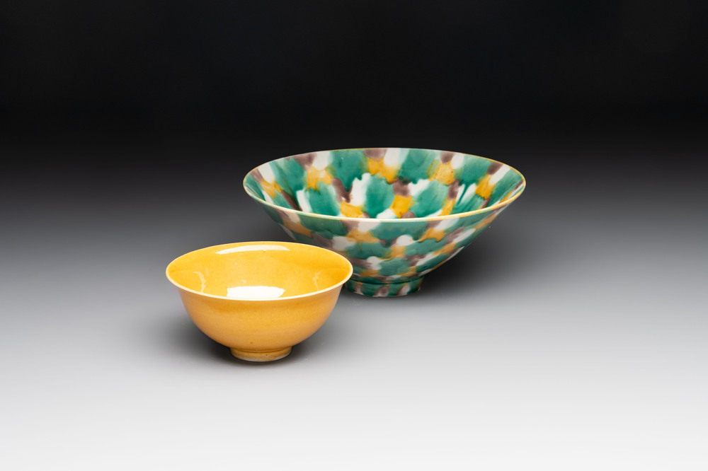A Chinese yellow-glazed bowl and a sancai-glazed conical bowl, Chenghua mark, 19/20th C.