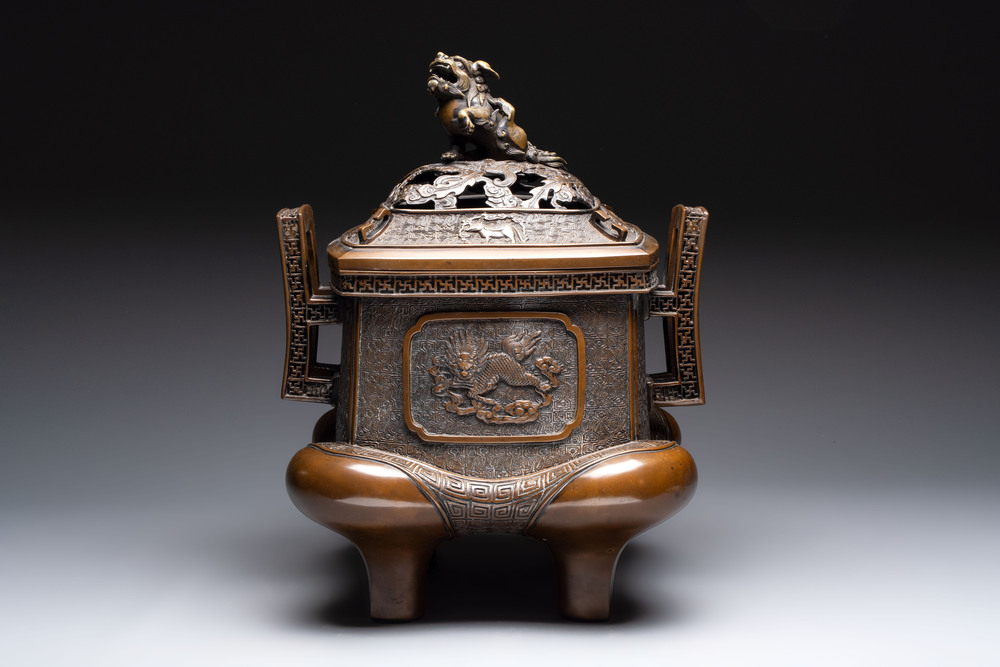 A large Japanese bronze censer and cover by Murata Seimin (1761-1837), Edo, early 19th C.