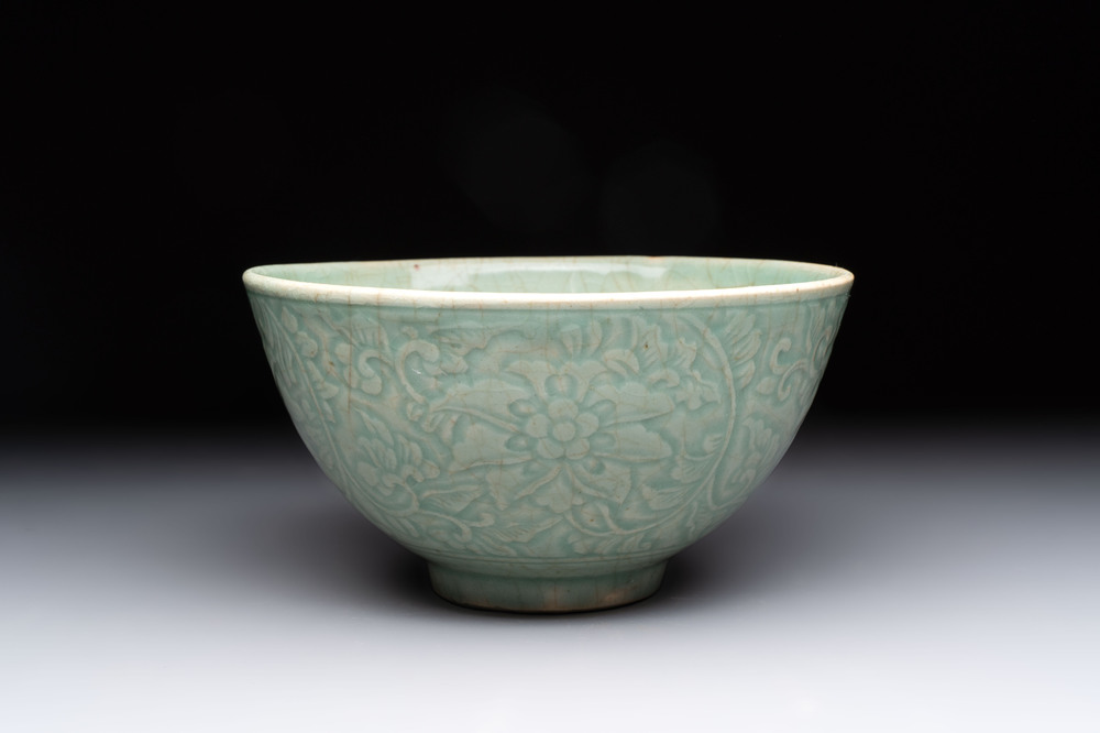 A Chinese Swatow celadon-glazed bowl with floral anhua design, 18th C.