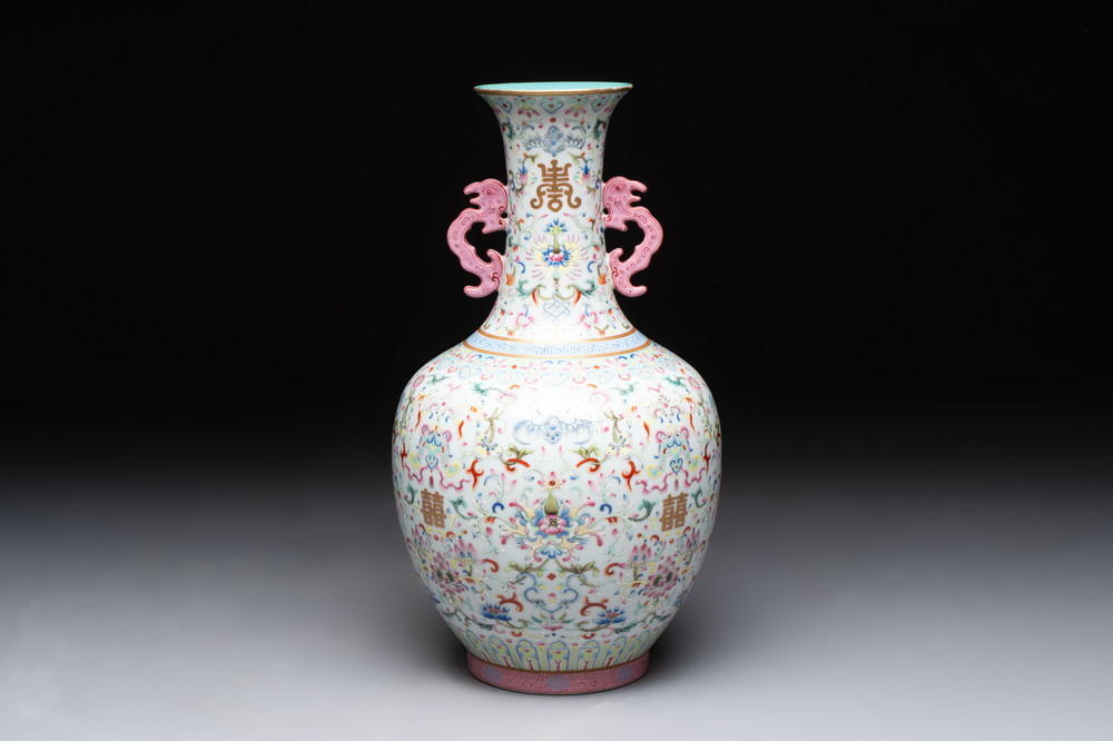 A Chinese famille rose 'double happiness' vase with 'chilong' handles, Daoguang mark, 20th C.