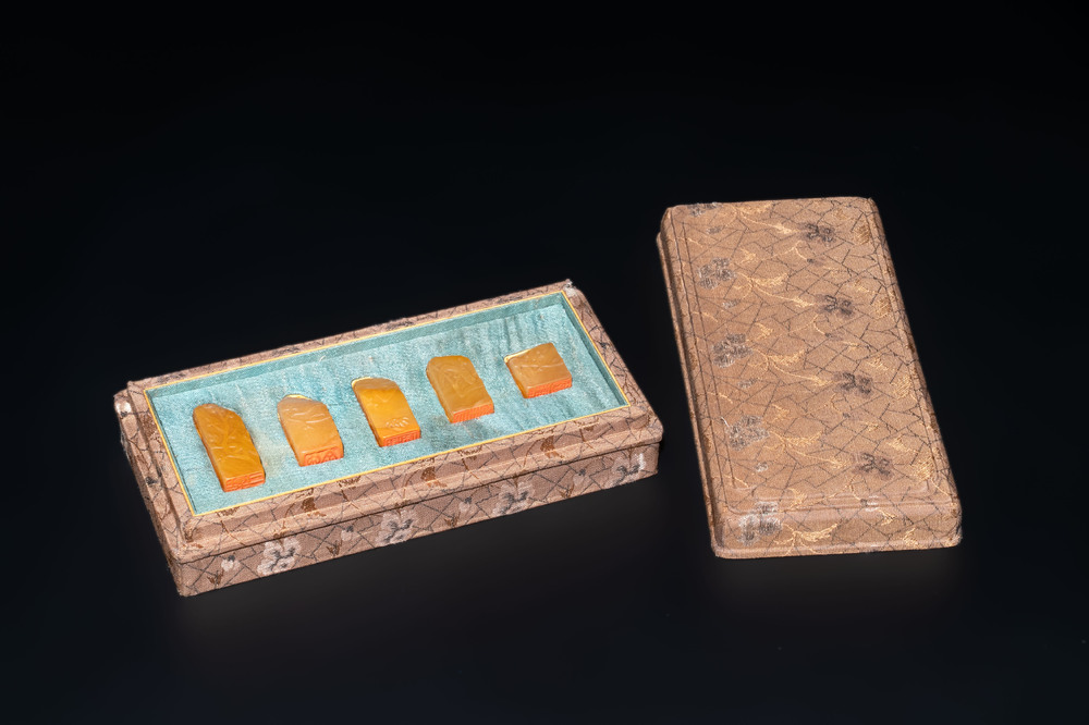 Five small Chinese tianhuang seals with a box, Eryue Xuan 二樂軒, Xinyu 心畬, Fu Ru 溥儒, Jiu Wangsun 舊王孫 and Luoshi Huiguan 羅室會館 mark, 19/20th C.