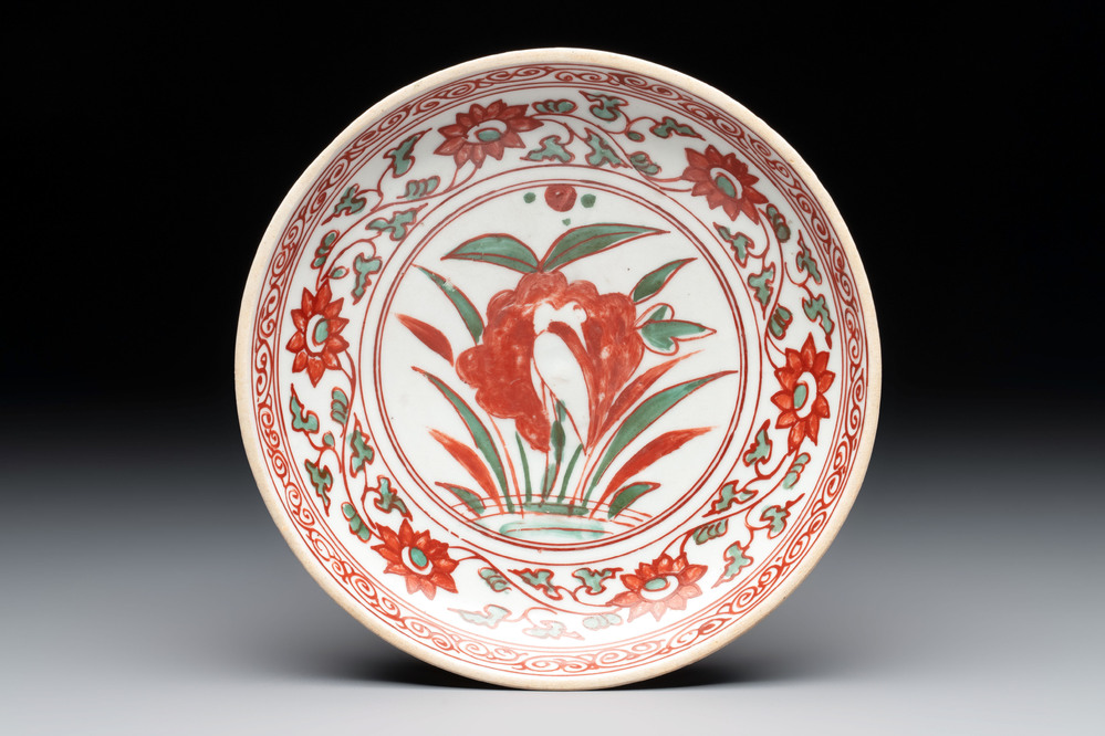 A Chinese Swatow wucai 'egret' plate, Ming