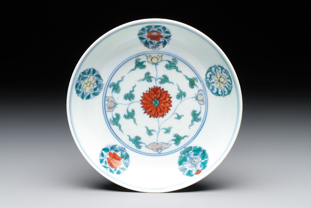 A Chinese doucai plate with stylized floral design, Chenghua mark, Kangxi/Yongzheng