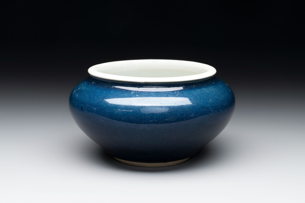 A Chinese sacrificial blue-glazed bowl, 17/18th C.