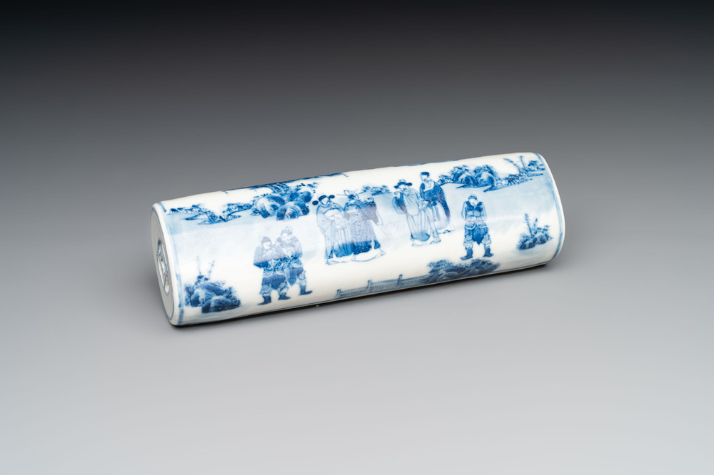 A Chinese blue and white wrist rest with figural design, 19th C.