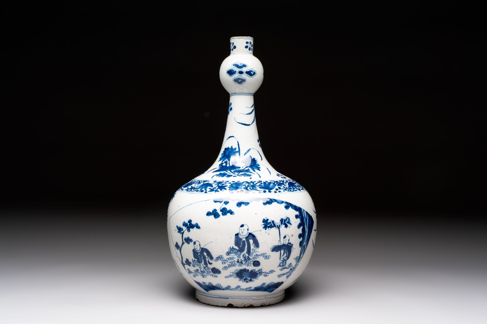 A blue and white Dutch Delft chinoiserie Transitional-style bottle vase, 18th C.