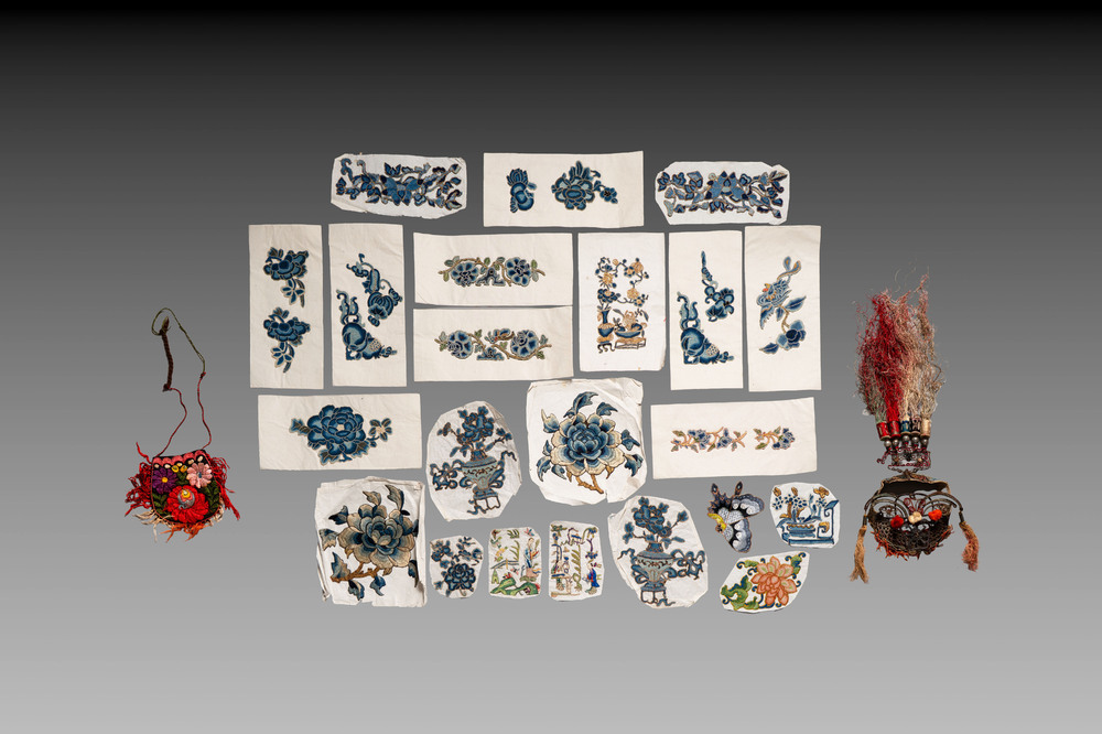 22 Chinese embroidered silk ornaments, a headpiece and a pouch, 18/19th C.