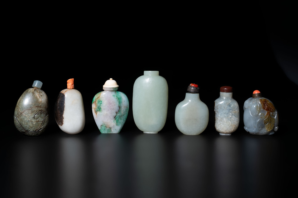 Seven Chinese jade and jadeite snuff bottles, 19th C.