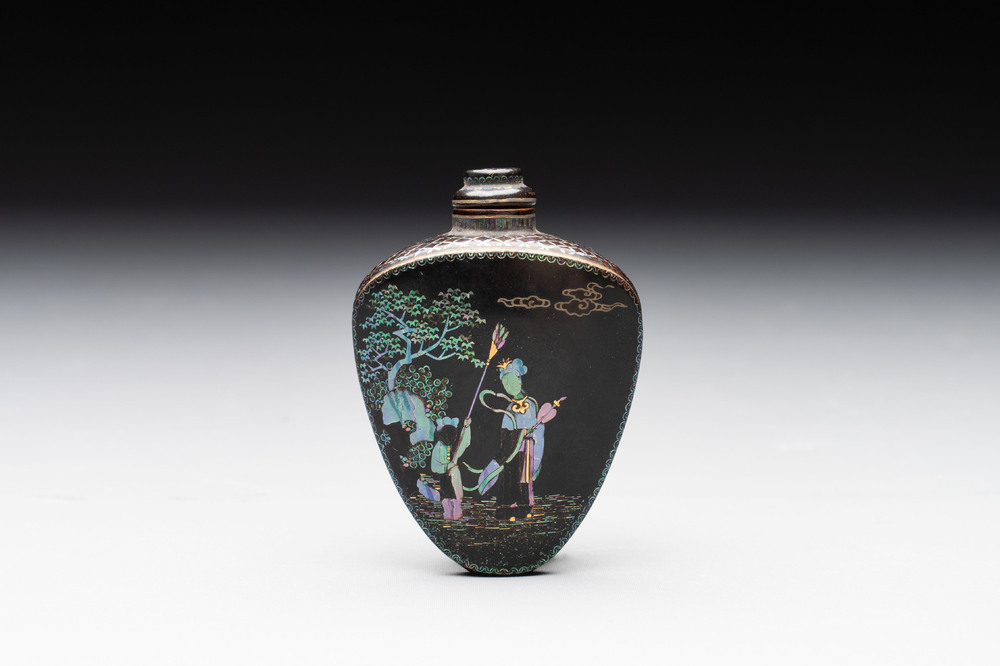 A Chinese lacquered and mother-of-pearl-inlaid 'Chang'e 嫦娥' snuff bottle, Qianlong mark and of the period
