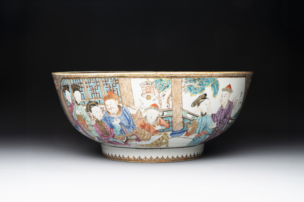 A rare and large Chinese Canton famille rose 'mandarin subject' bowl, Hua Xuan 花軒 and Qing Ju 清居 mark, Qianlong