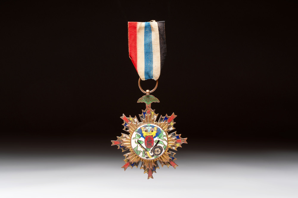 A Chinese 'Order of Extreme Bravery' medal (Order of the Golden Lion), inscribed Chi Dan 赤膽, Republic