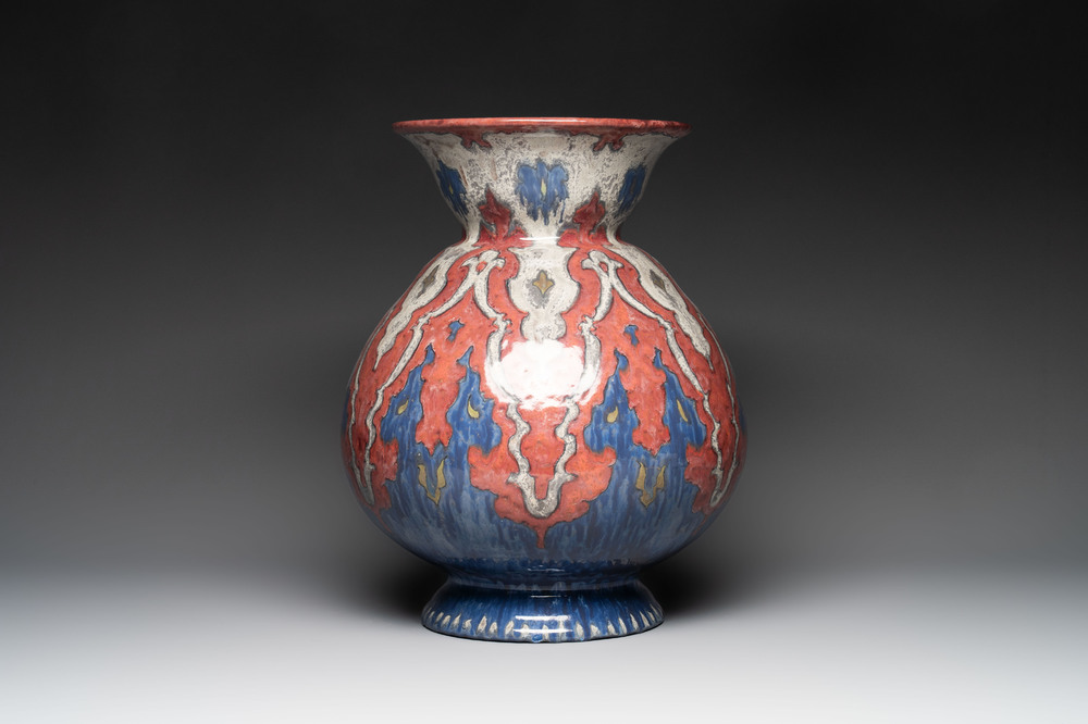A large Art Nouveau-style vase with stylized floral design, plateelbakkerij Zuid-Holland, Gouda, 1927