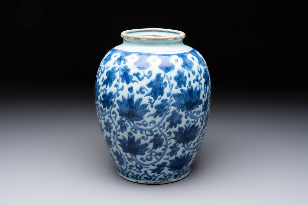 A rare blue and white Dutch Delft Ming-style chinoiserie 'lotus scroll' jar, late 17th C.