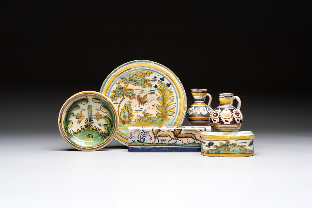 Six polychrome Spanish pottery wares, Talavera, 18th C.