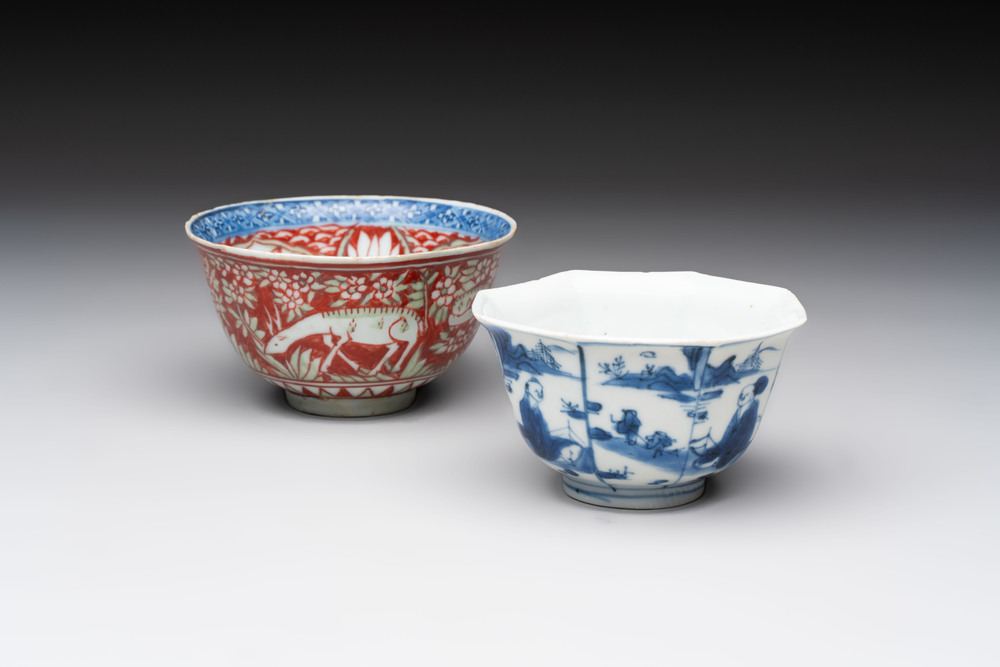 A Chinese blue and white octagonal bowl and a green and red-enamelled blue and white bowl, Jiajing/Chongzhen