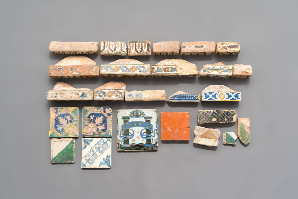 26 various tiles, border tiles and fragments, mainly Spain, incl. Toledo, 16th C. and later